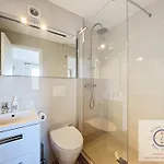 Shalimar Vue Et Piscine Chauffee
